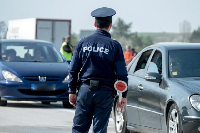 Полицията с масови проверки по пътищата през почивните дни