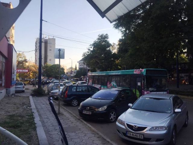Катастрофа между автобус и Ауди спря движението в района на старата автогара