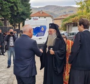 Архиерейска света литургия отслужи на Димитровден дядо Николай в Пещера