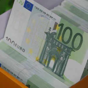 Банка ДСК: Расте средната сума за обмяна на левове в брой