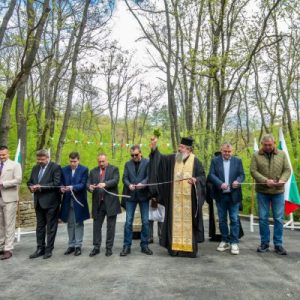 Благодарение на „Асарел Медет“: Хиляди минаха по обновената Алея на свободата до местността Оборище