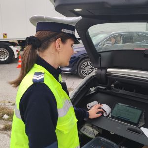 Иззеха флакони с райски газ от 24-годишен 