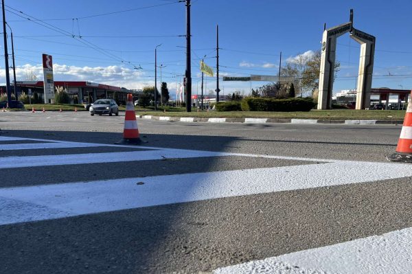 Започна освежаването на пътната маркировка на кръговото движение при паметника на „Св. Св. Константин и Елена“ 3 Кръгово освежаване 2