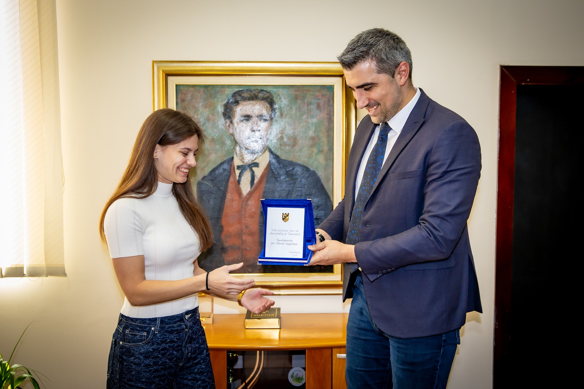 В навечерието на Трети март: Петър Куленски награди европейската шампионка Гергана Павлова и ФК "Хебър" и 1 642762741 951515070725717 1737241562662808910 n