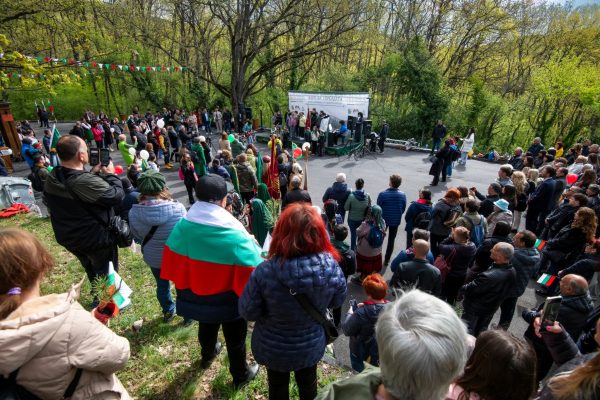 Благодарение на "Асарел Медет": Хиляди минаха по обновената Алея на свободата до местността Оборище 3 686934859 1277499627702255 9170231361410025636 n