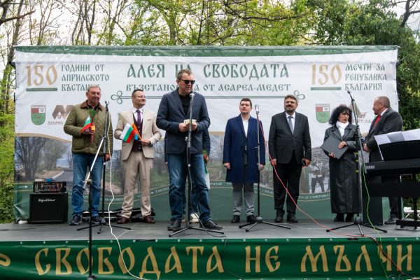 Благодарение на "Асарел Медет": Хиляди минаха по обновената Алея на свободата до местността Оборище 4 686230225 1277499501035601 418108376261304006 n