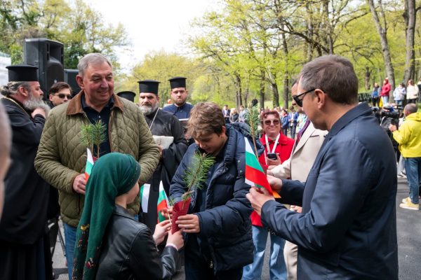 Благодарение на "Асарел Медет": Хиляди минаха по обновената Алея на свободата до местността Оборище 6 686289623 1277499814368903 7699440233753673459 n