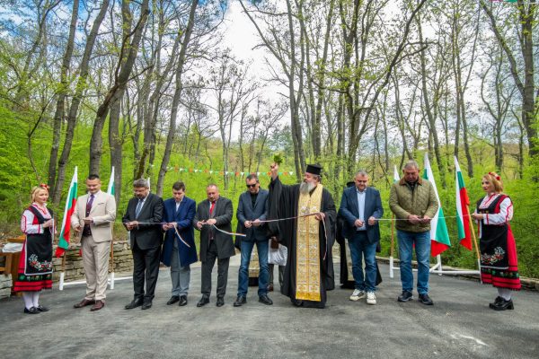 Благодарение на "Асарел Медет": Хиляди минаха по обновената Алея на свободата до местността Оборище 1 686179317 1277499514368933 7398627961699948479 n
